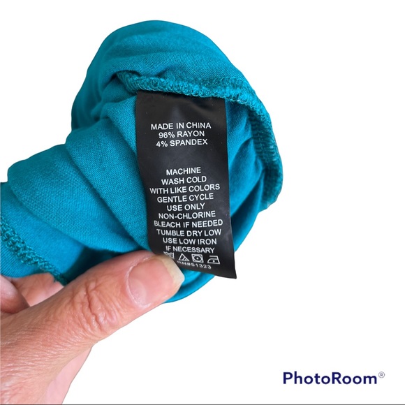 Vince Camuto long sleeve turquoise top. Size S, no stains, snags or tears - Picture 3 of 4